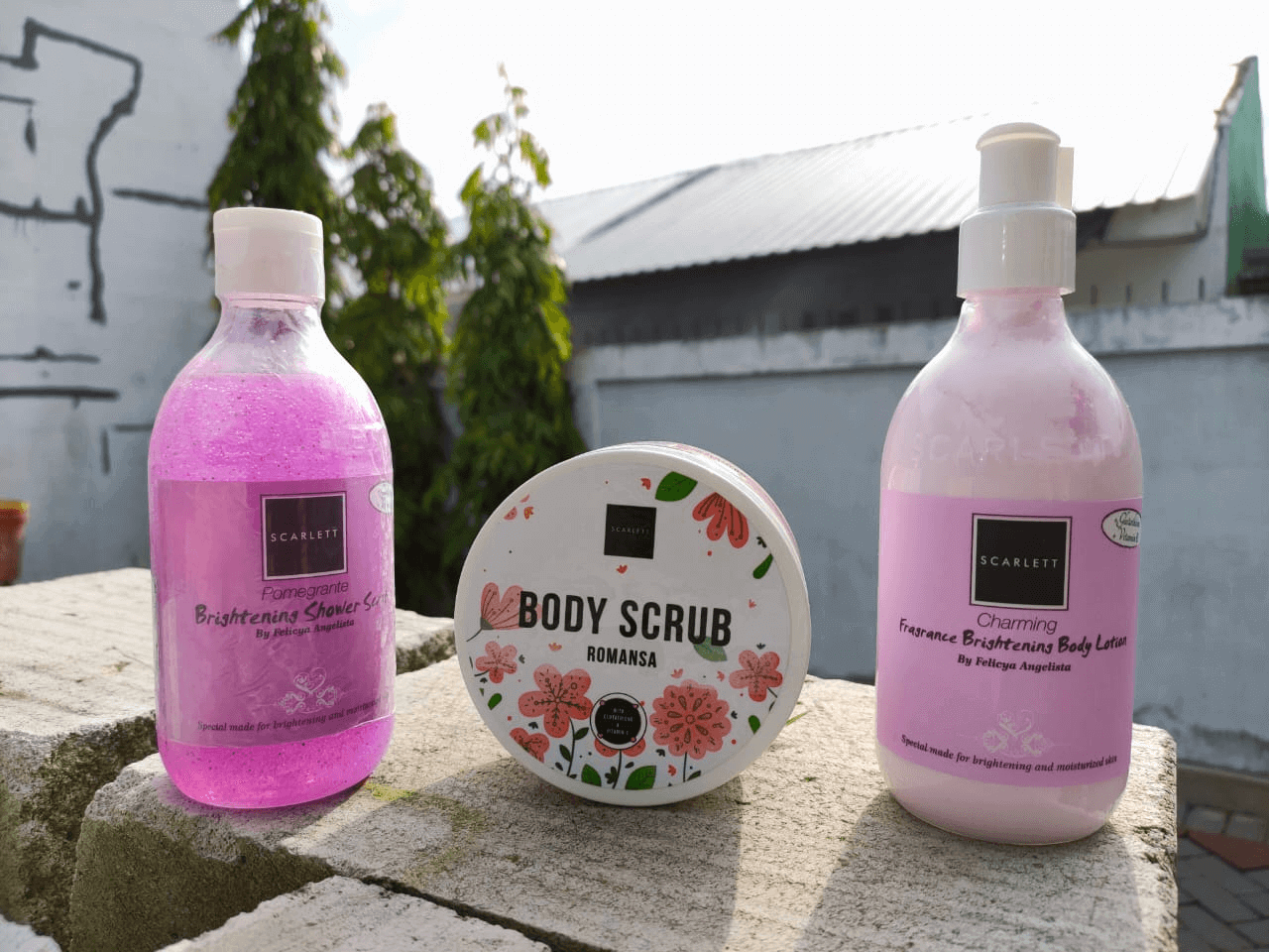 Review Varian Produk Body Care Scarlett Whitening, Shower Scrub, Body Scrub, Body Lotion by Felicya Angelista